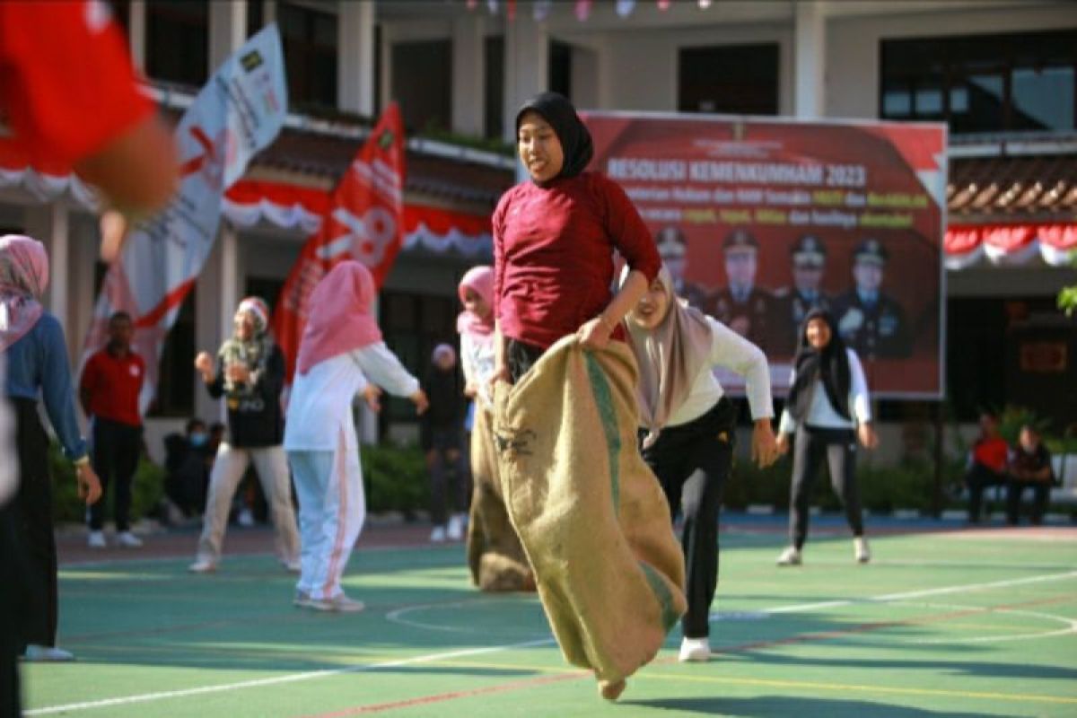 Kemenkumham Jateng lombakan permainan tradisional semarakkan HUT RI