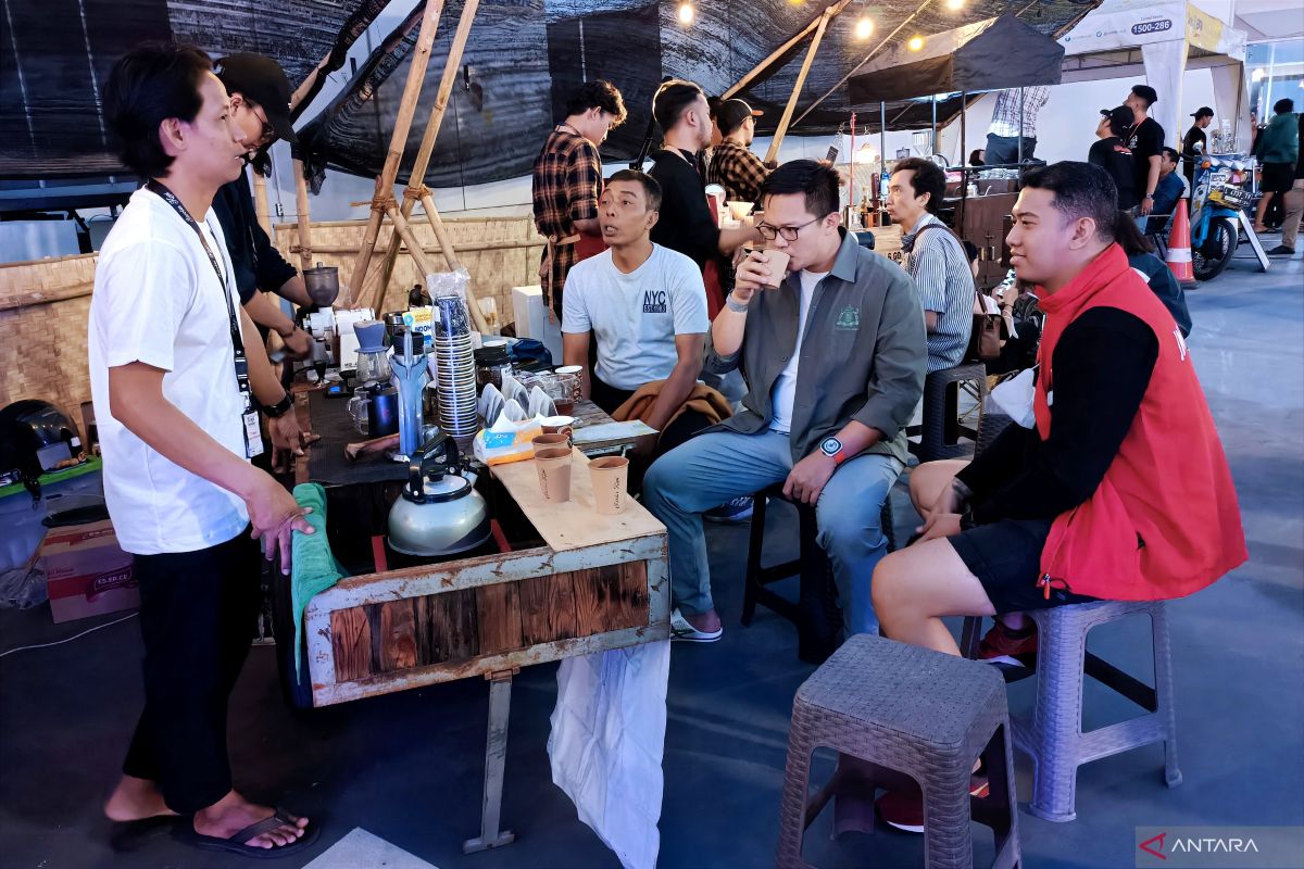 Tingkatkan ekonomi, Kadin Surabaya apresiasi Festival Kopi Jalanan