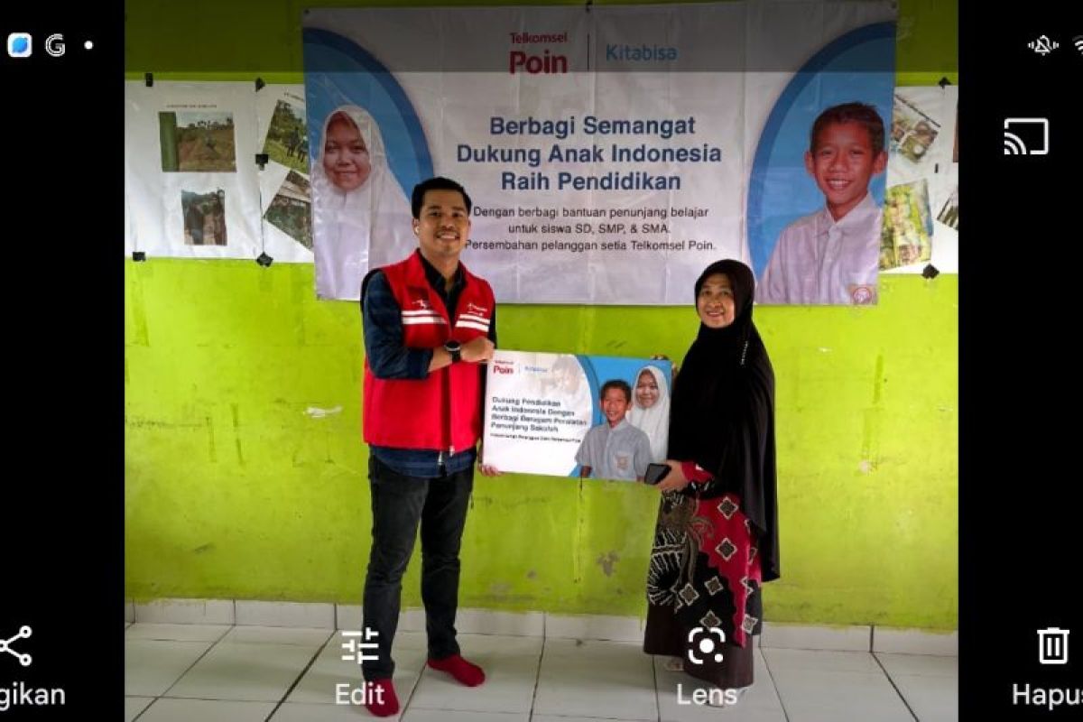 Telkomsel salurkan bantuan untuk sekolah di perbatasan Kaltara - Malaysia