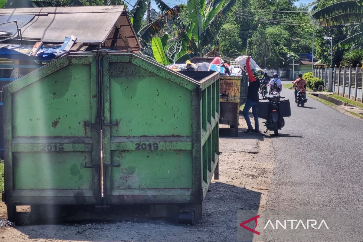 DLHP Manokwari tambah 16 unit bak sampah