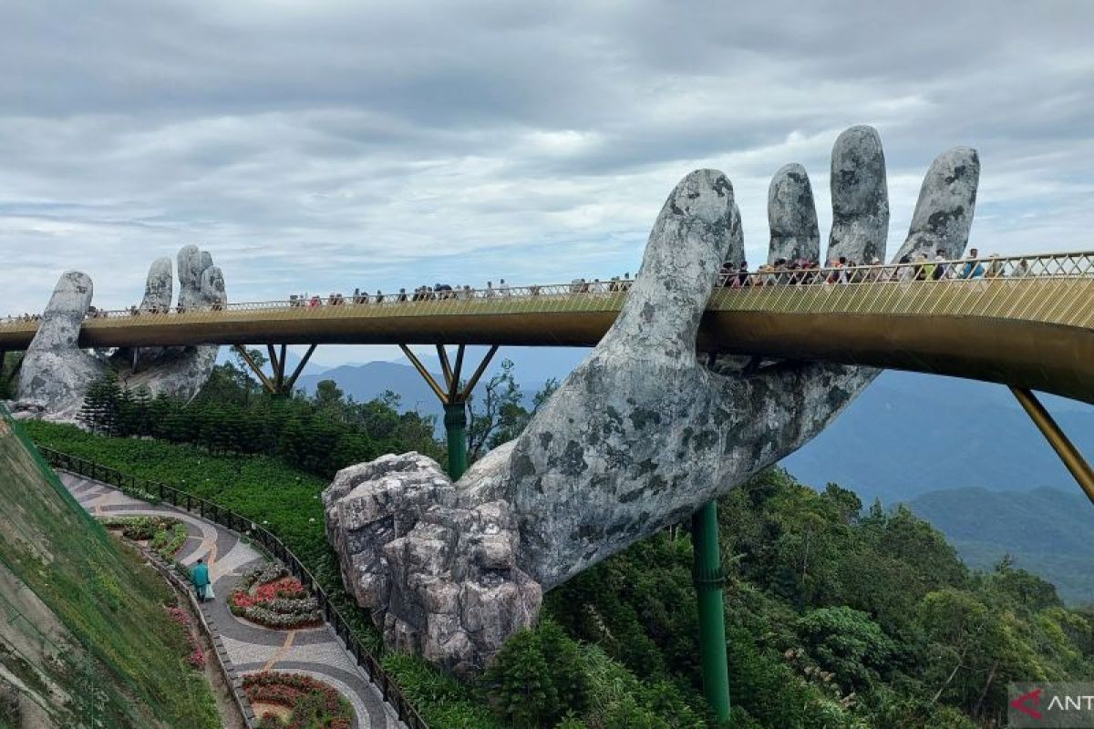 Berwisata ke Vietnam, dari Golden Bridge hingga Hoi An Night Market