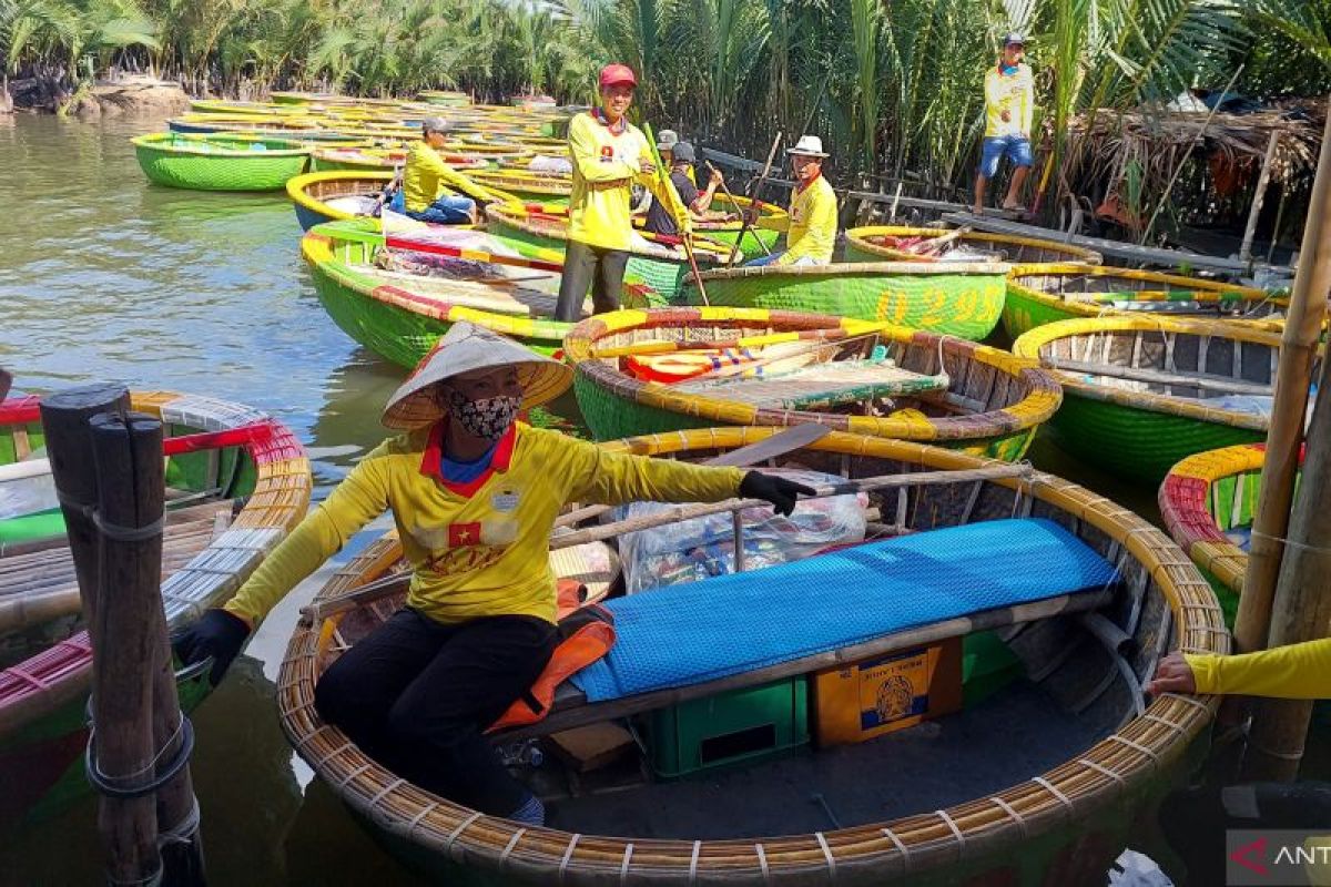 Wisata unik perahu putar di Coconut Tour Hoi An