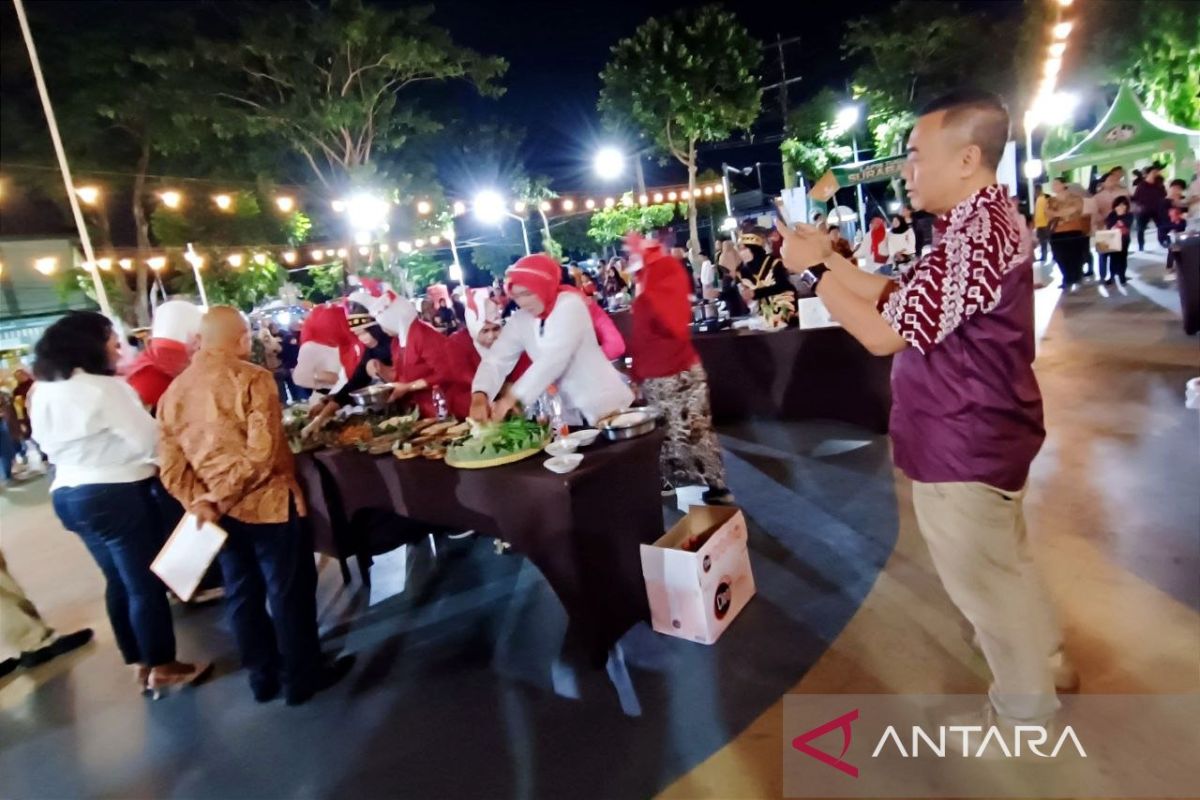 Pelaku UMKM di Surabaya ditantang masak rawon inovasi baru