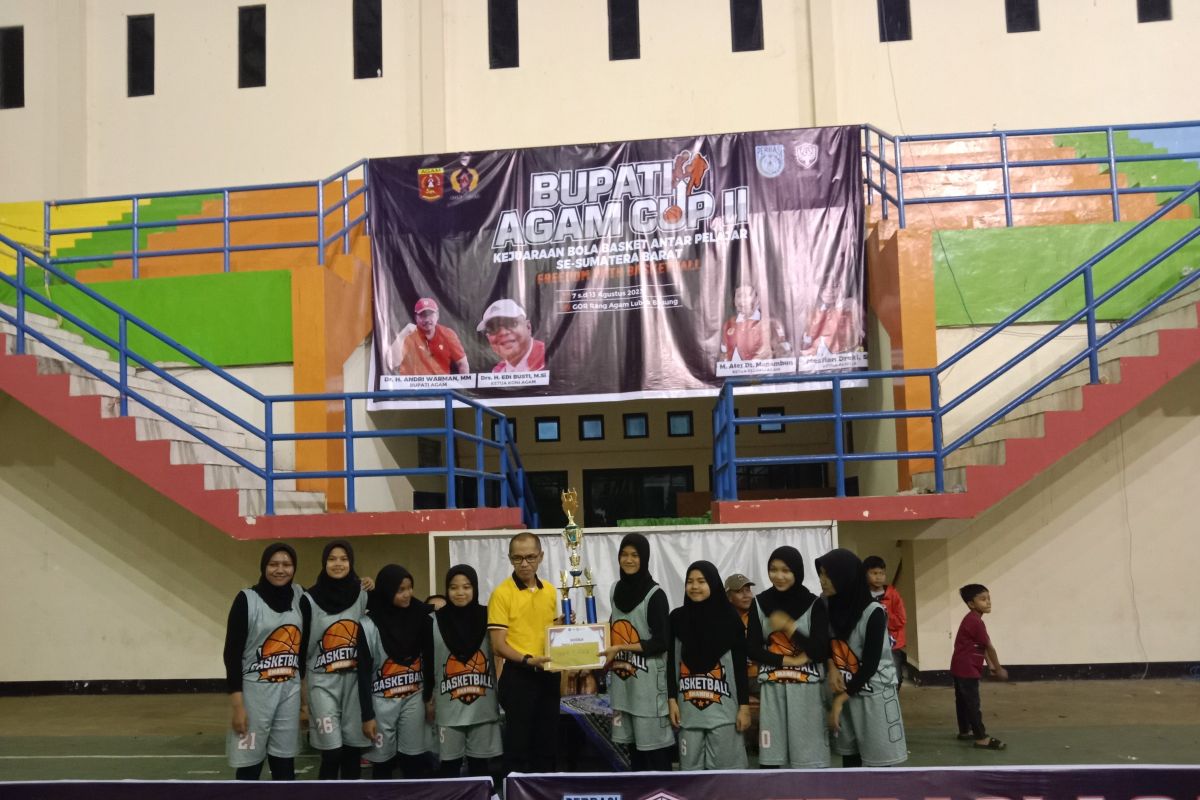 SMAN 1 Koto Baru Dharmasraya dan SMAN 1 Ampek Angkek juara Bupati Agam Cup II