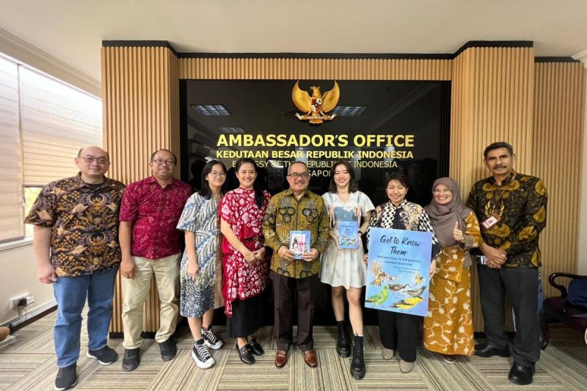 Pelajar Indonesia terbitkan buku habitat burung di Singapura