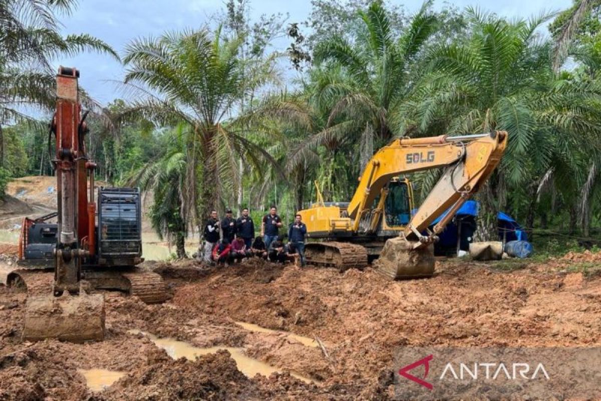 Pria tua penambang batu apung di areal Sirkuit Lantan Loteng tewas tertimbun