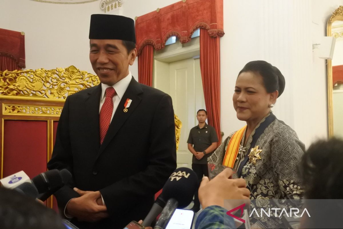 Presiden Jokowi: Iriana terima tanda kehormatan atas pertimbangan Dewan Gelar