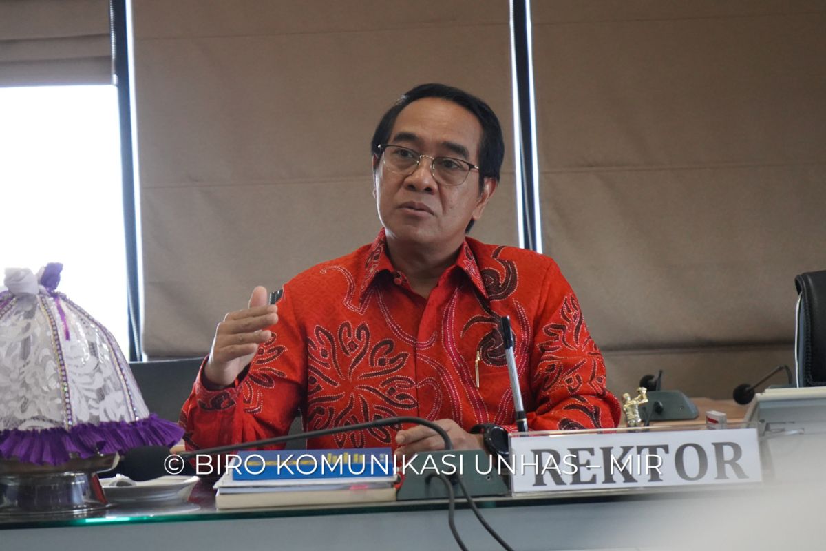 Rektor Unhas mengajak 8.724 maba satukan semangat berprestasi