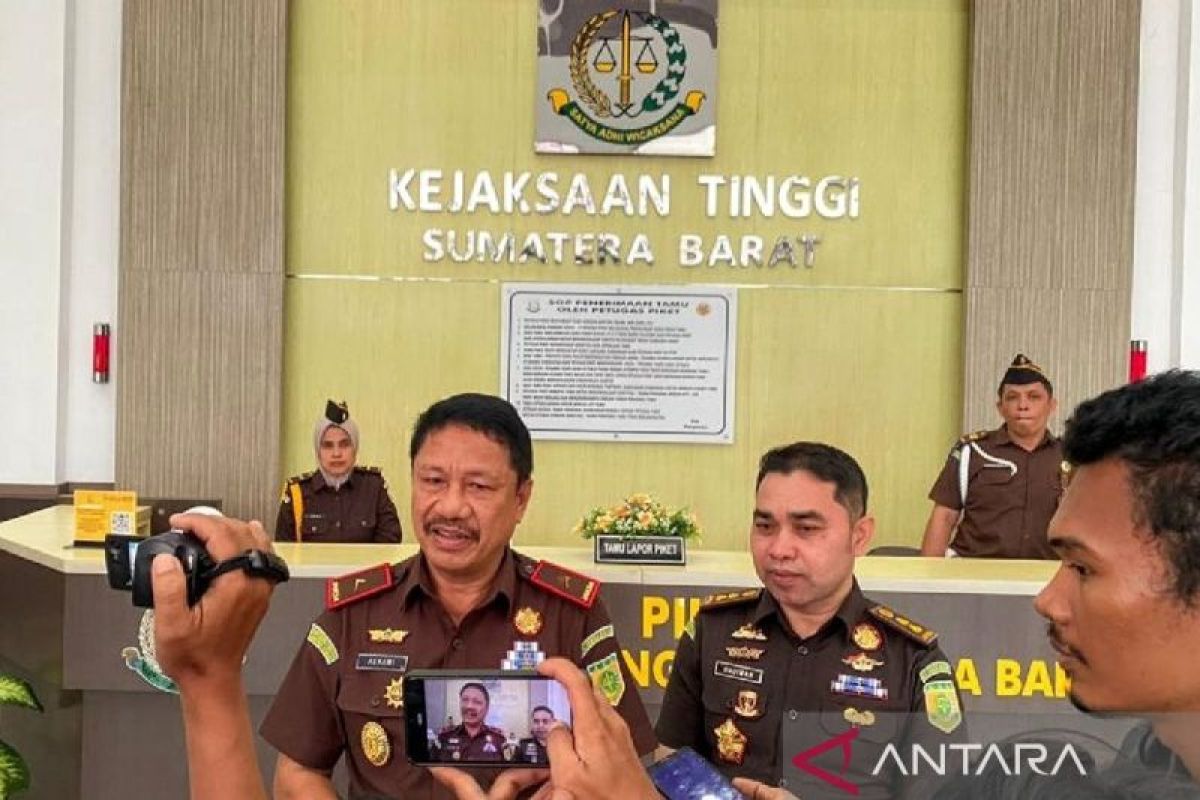 Kejati Sumbar eksekusi sepuluh narapidana korupsi tol Padang-Sicincin