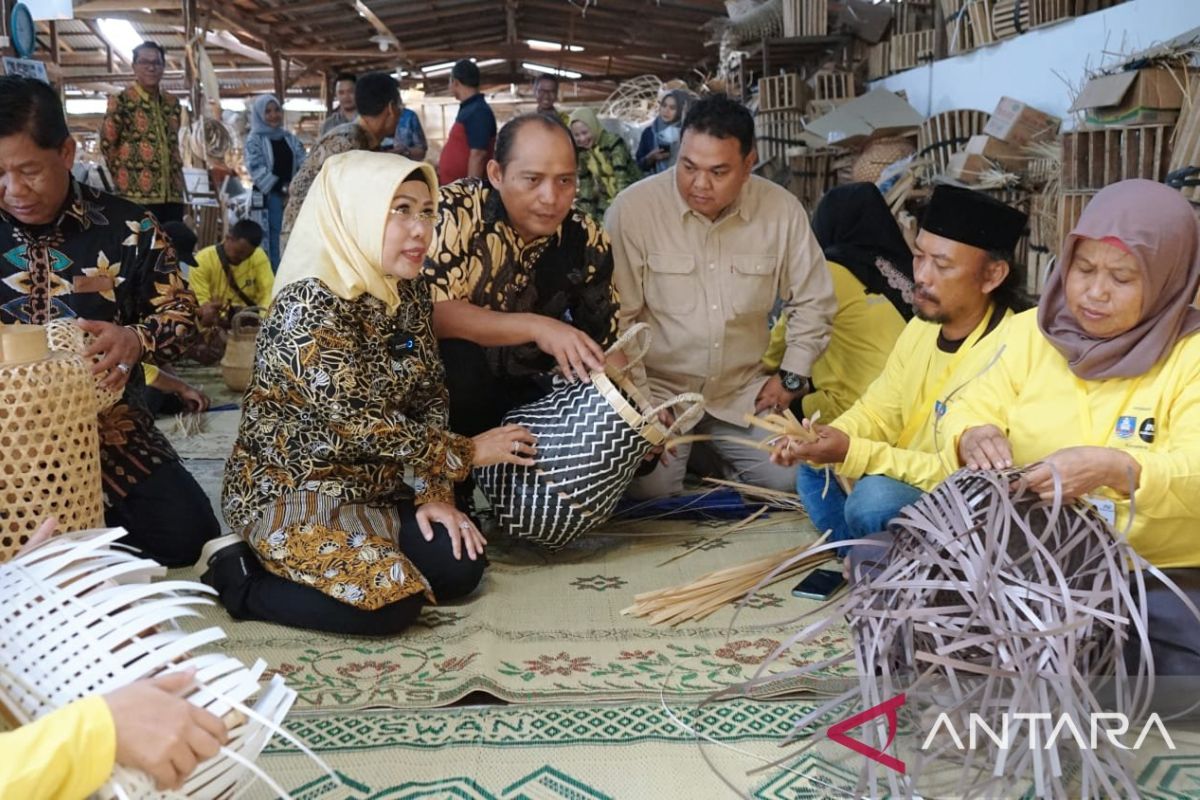 Pemkab Serang fasilitasi 20 perajin bambu belajar ke Jogja