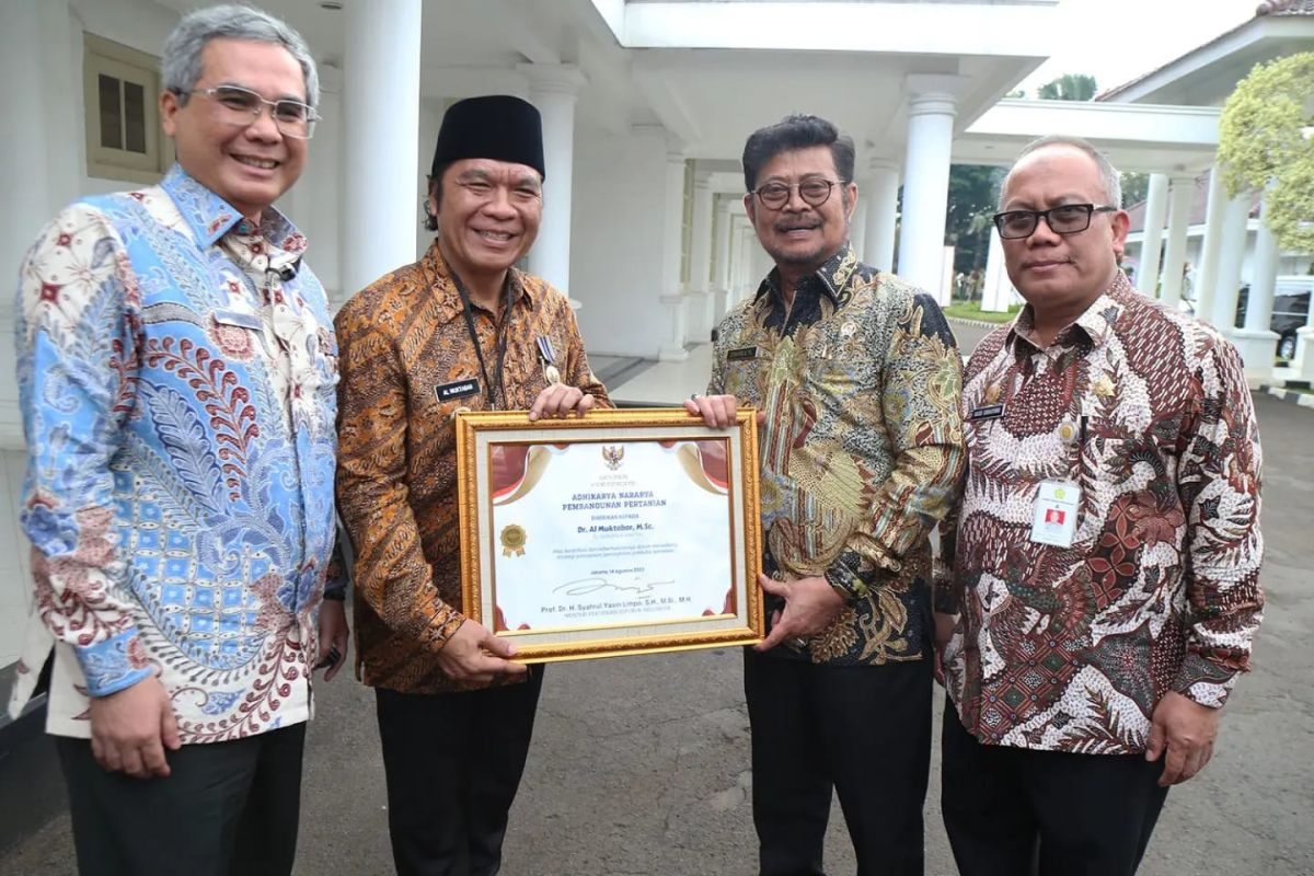 Pj Gubernur Banten raih anugerah Adhikarya Pembangunan Pertanian