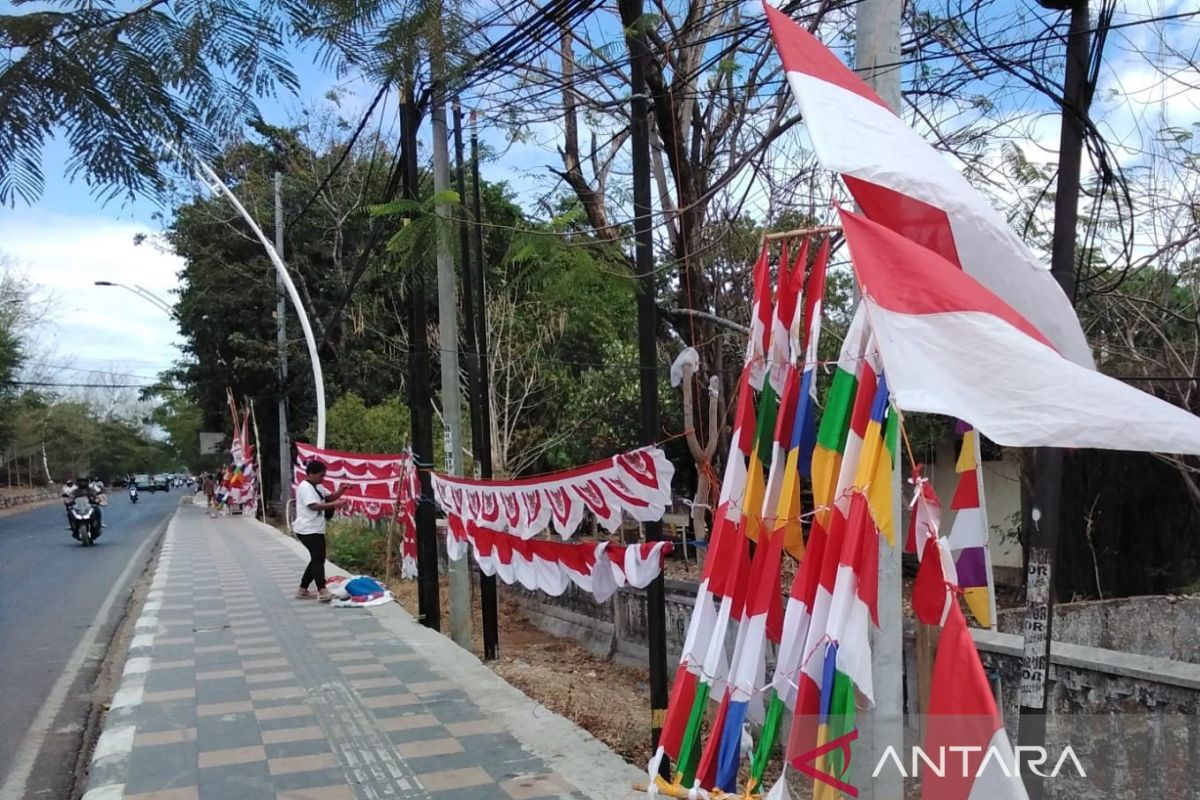 Pedagang pernak-pernik Kemerdekaan di Kupang mampu hasilkan Rp500 ribu/hari