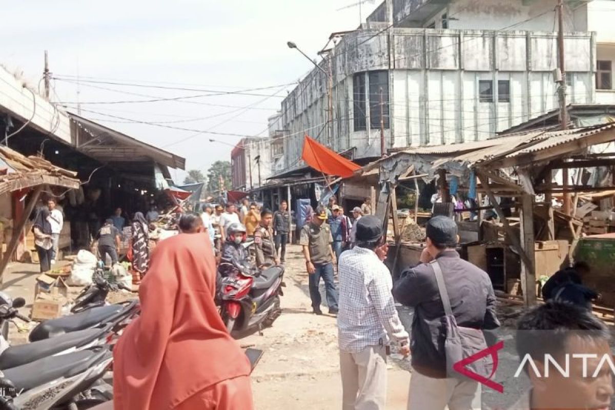 Pemkot Sukabumi lakukan penataan PKL di sejumlah ruas jalan
