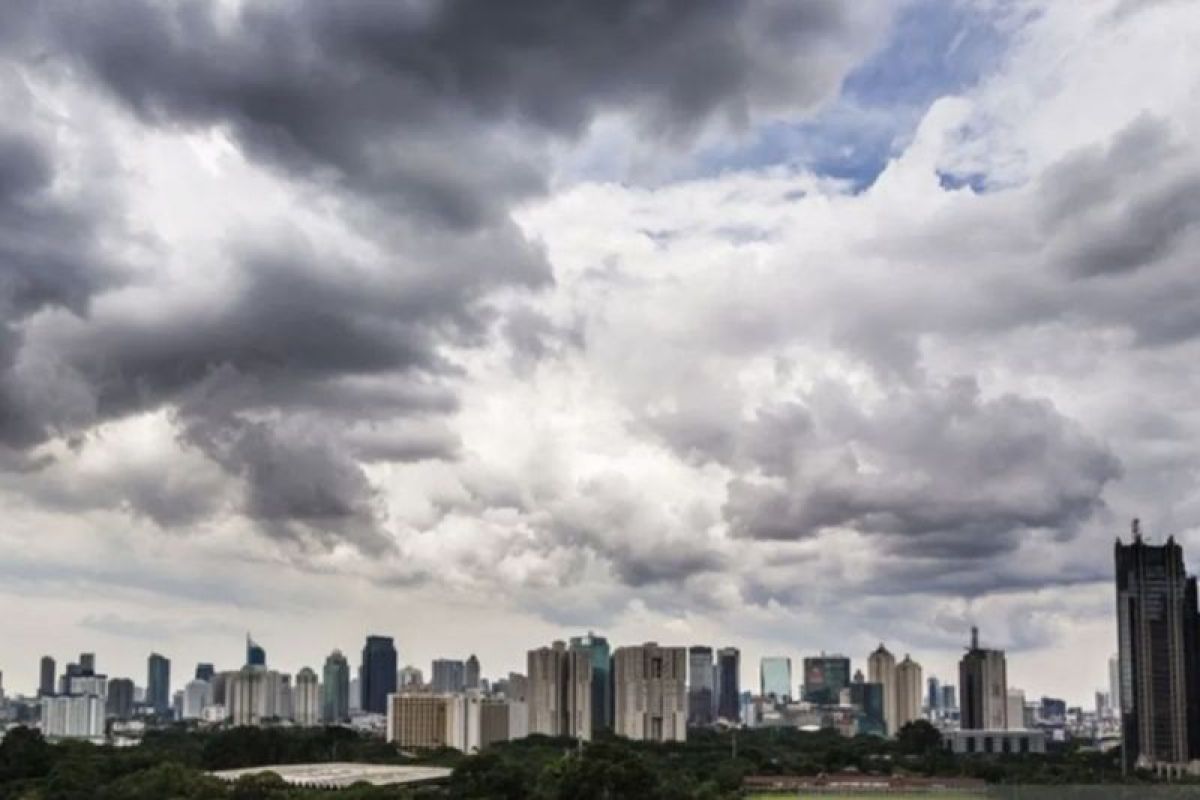 BMKG prakirakan cuaca di kota besar di Indonesia cenderung berawan