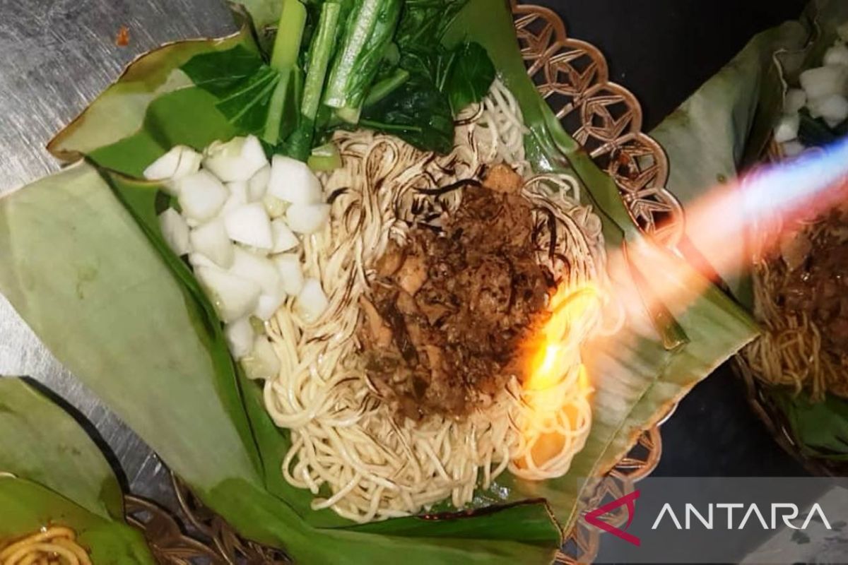 Lapar? solusinya mi ayam bakar