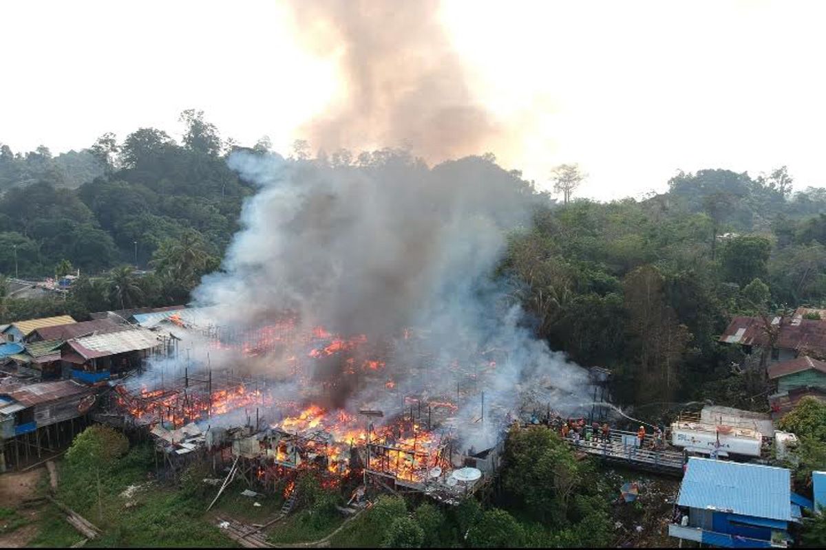 12 rumah dan dua barak ludes terbakar di pedalaman Barito Utara
