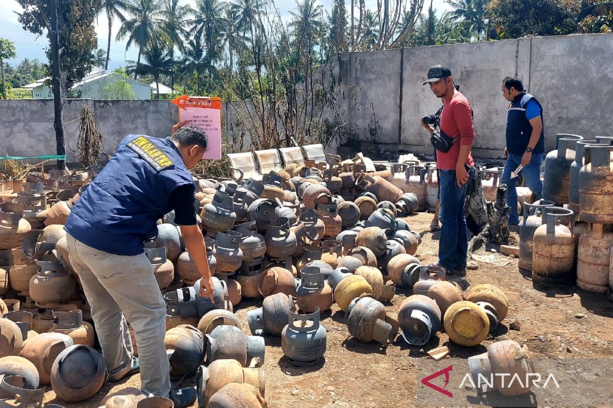 Polres Lombok Timur memeriksa bidan poskesdes terkait pengoplosan elpiji