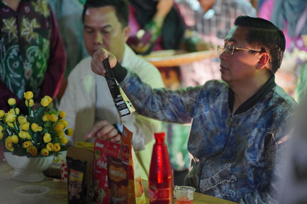 Pemkab Balangan kenalkan produk UMKM pada Festival Pasar Terapung