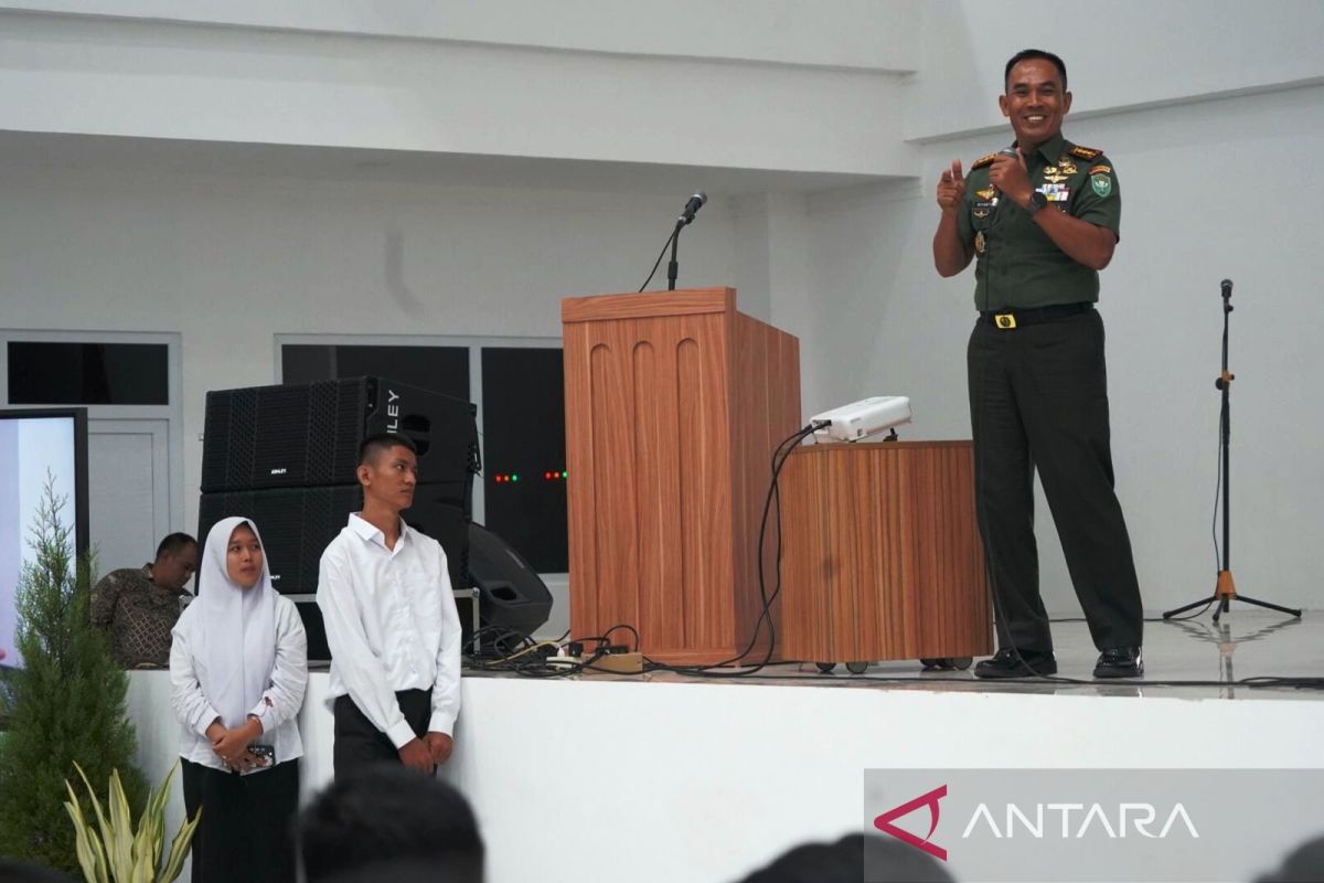 Danrem 012/TU bina kesadaran bela negara bagi ribuan mahasiswa baru