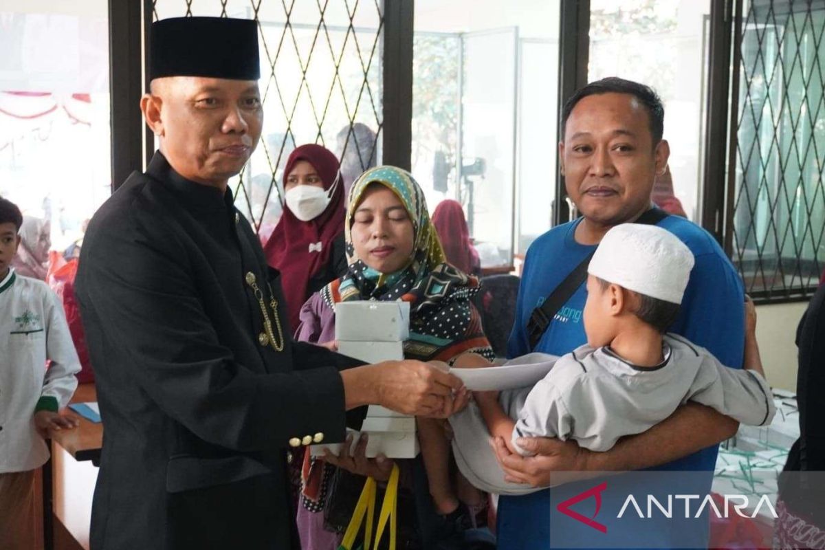 73 anak ikut sunat massal dalam rangka Hari Jadi Kabupaten Bekasi