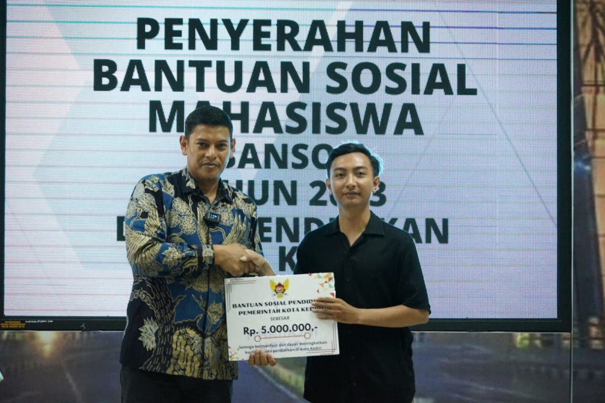 Pemkot Kediri salurkan bansos pendidikan