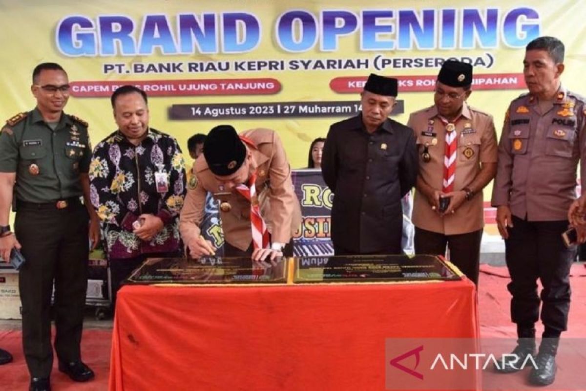 Bupati Rohil resmikan Kantor BRK Syariah Ujung Tanjung dan Panipahan