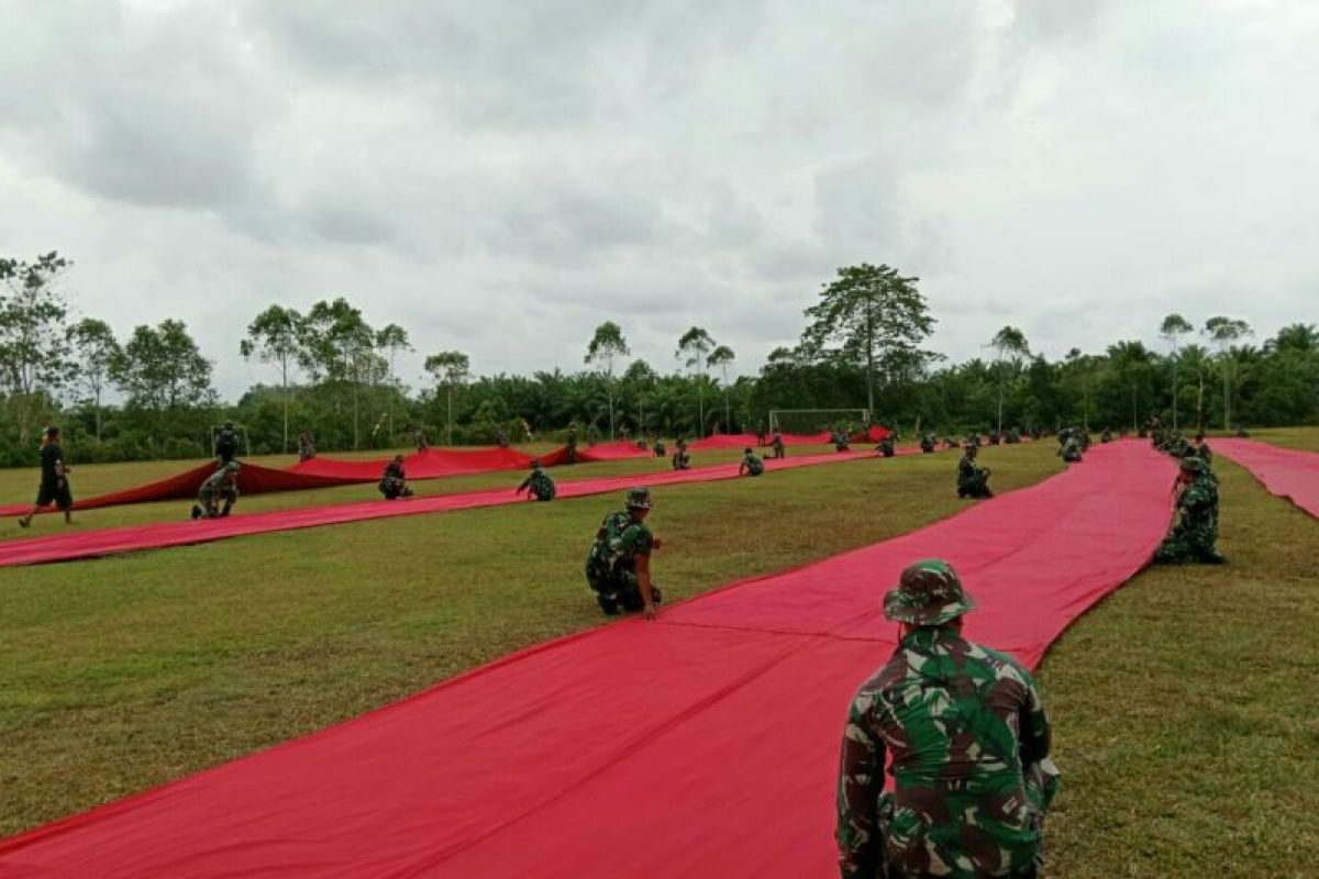 TNI kibarkan Merah Putih 110 X 48 meter  di IKN