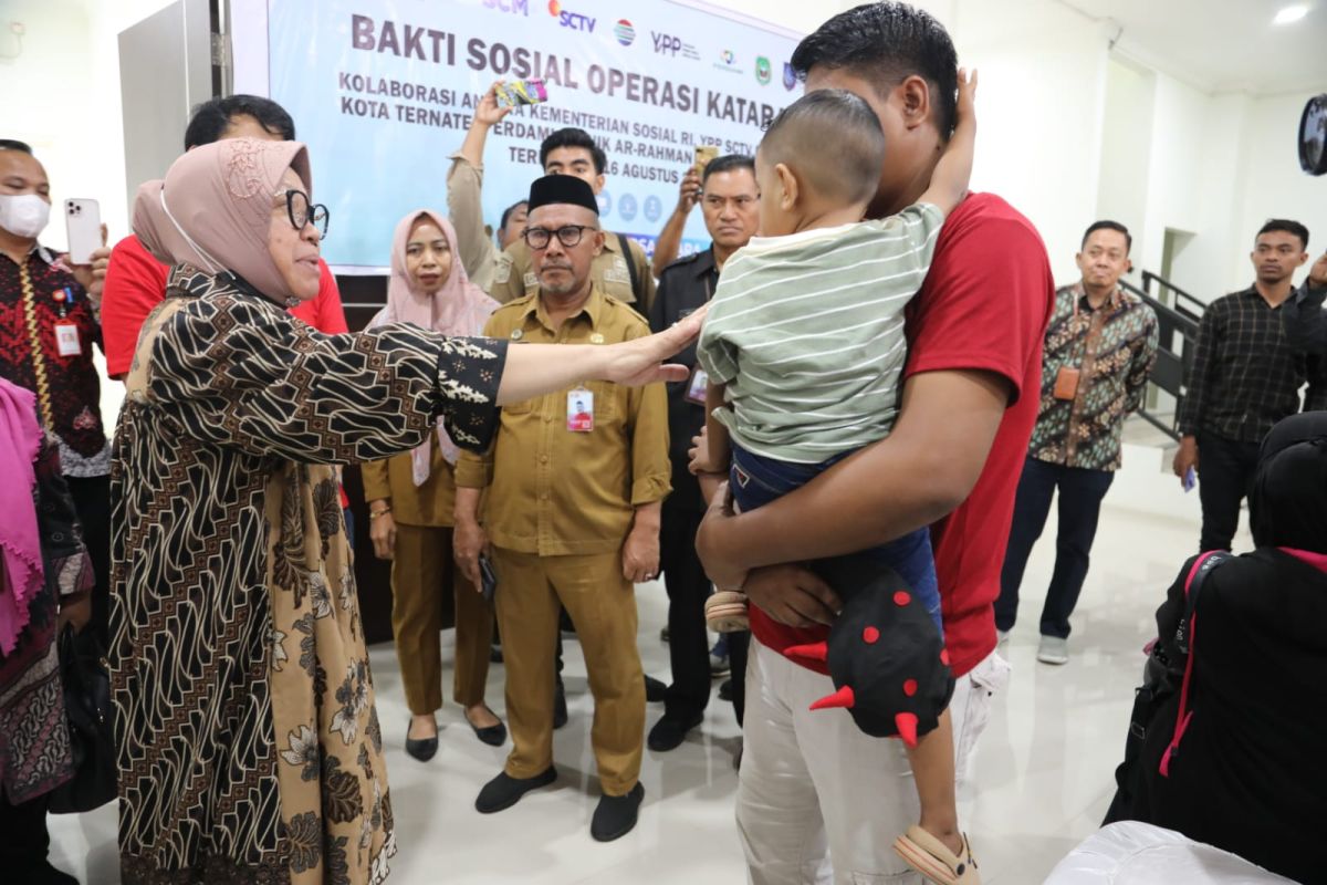 Mensos Tri Rismaharani bantu 277 warga Ternate operasi katarak gratis