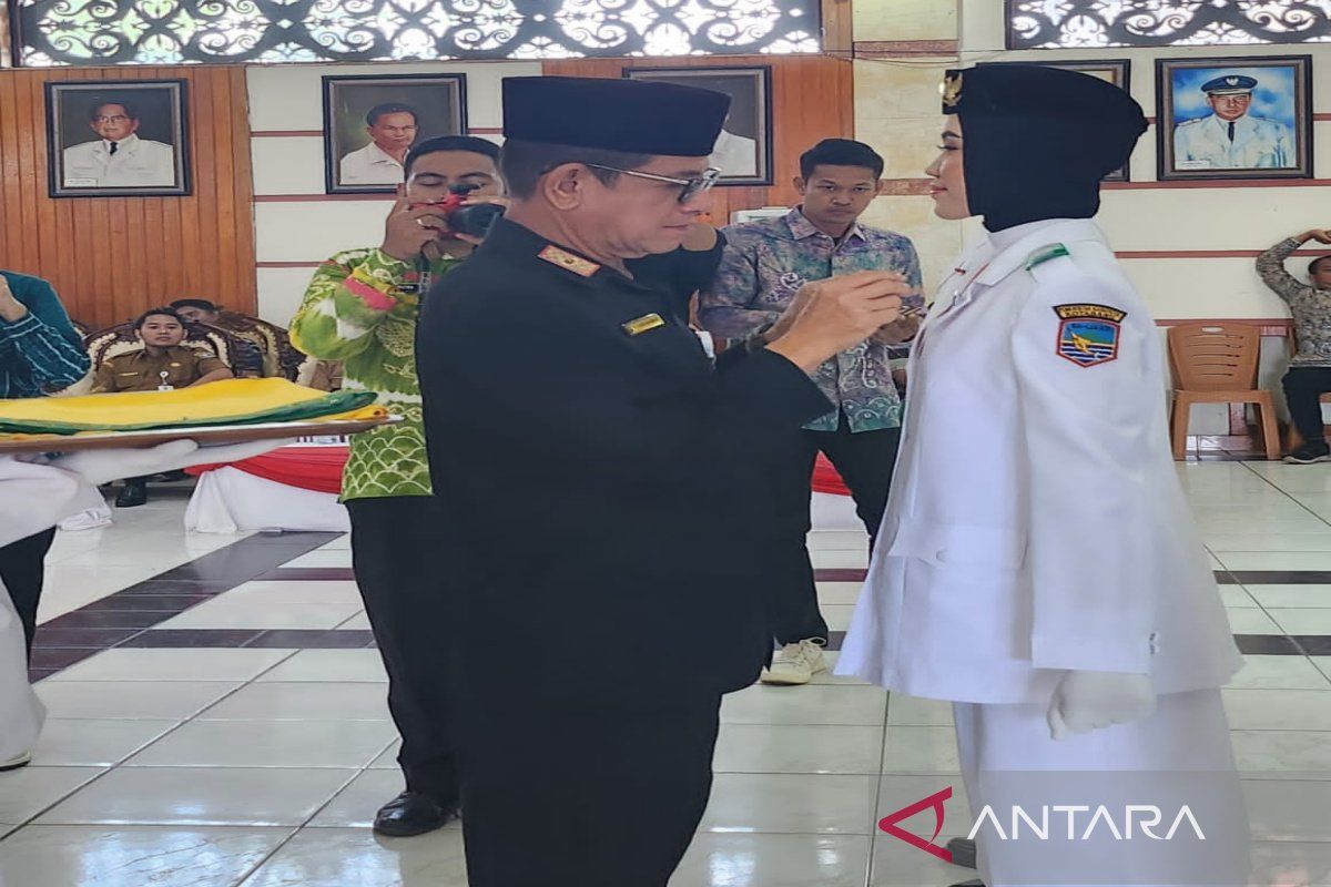 Sekda Kotabaru kukuhkan Paskibraka dan Duta Pancasila 2023