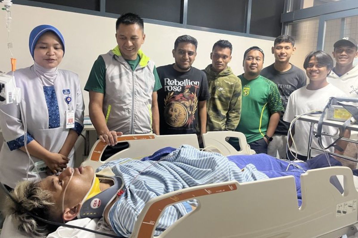 Liga 1: Cedera saat latihan, pemain Persebaya Risky Dwiyan dirawat di ICU