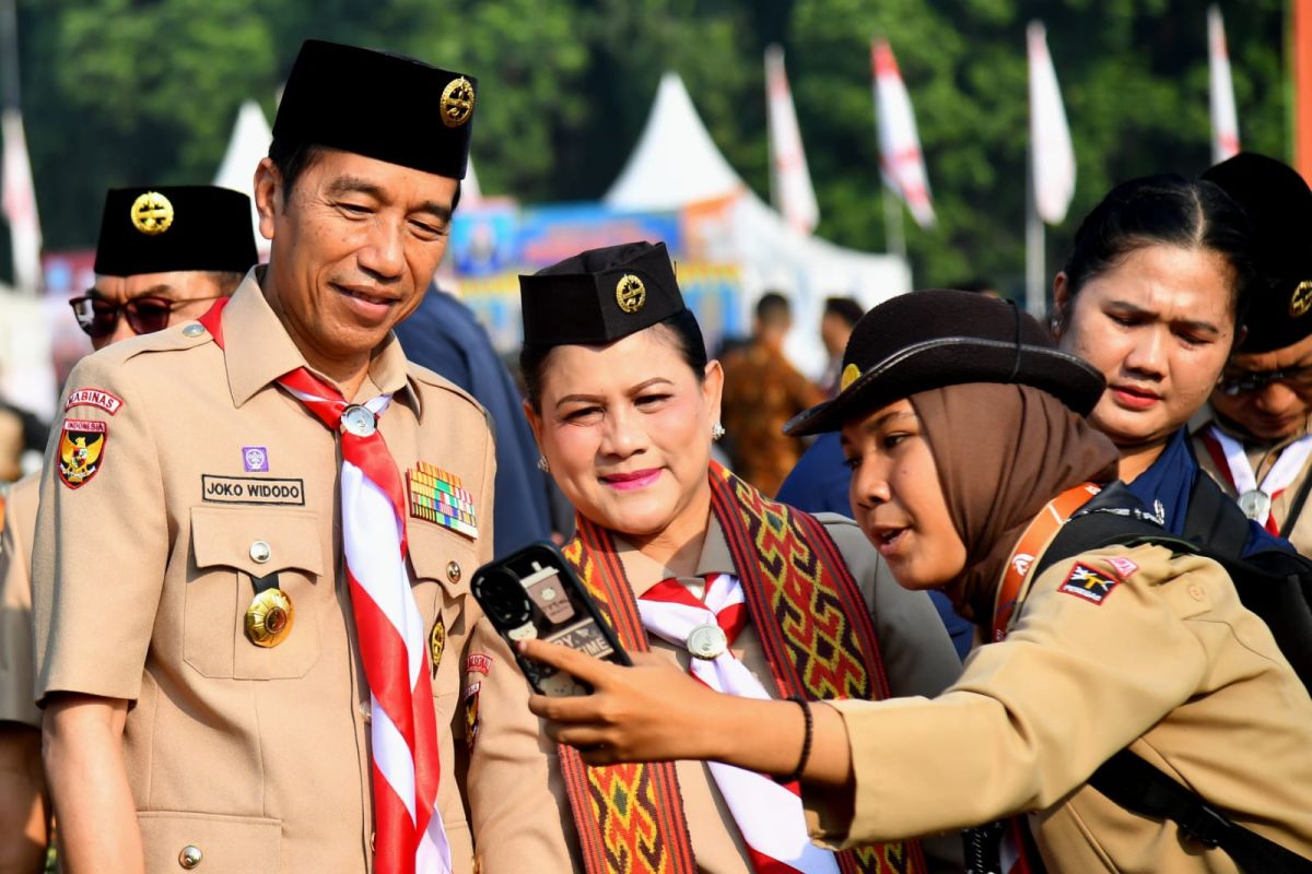 Presiden Jokowi dan Ibu Iriana tinjau Raimuna Nasional XII