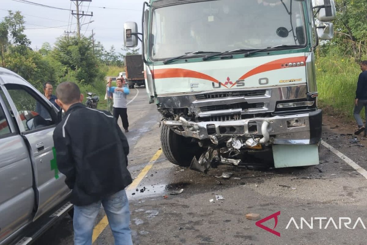 Minibus hantam truk di Bener Meriah, lima orang meninggal dunia
