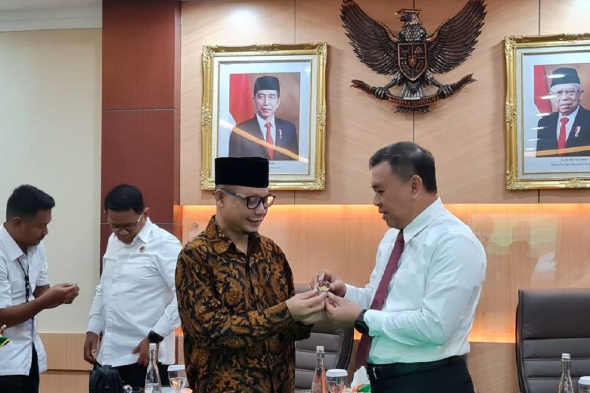 Kemenag beri penghargaan kepada Polri atas penanganan masalah umrah