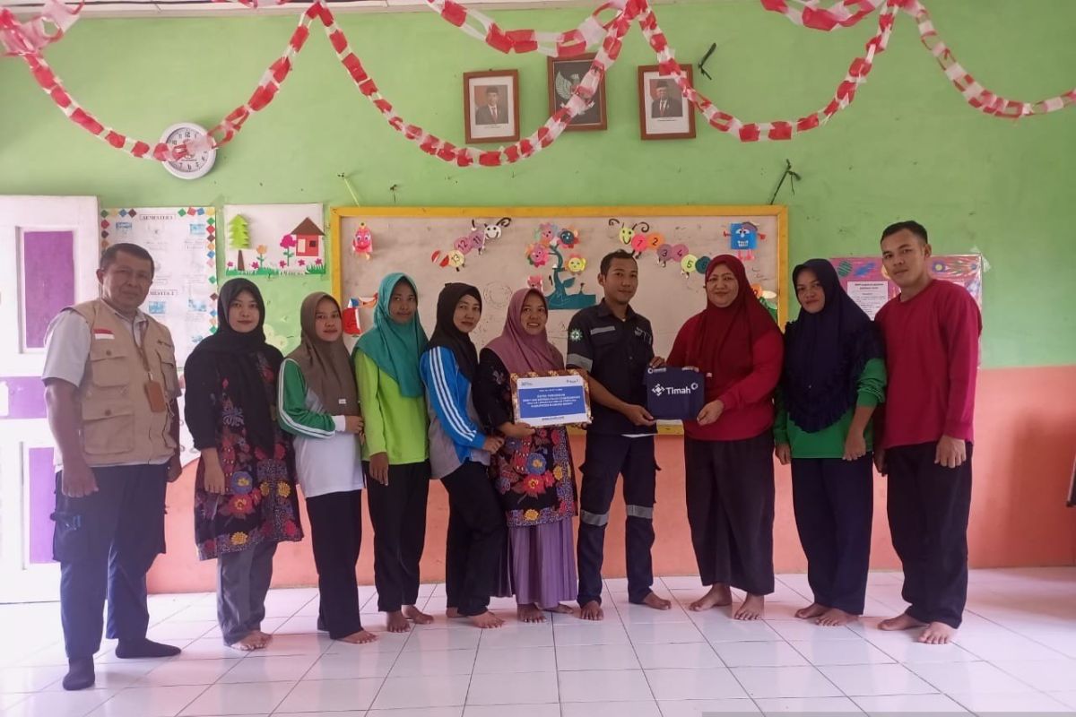 PT Timah serahkan bantuan untuk TK dan PAUD Cendrawasih Tempilang dukung peningkatan kualitas pendidikan