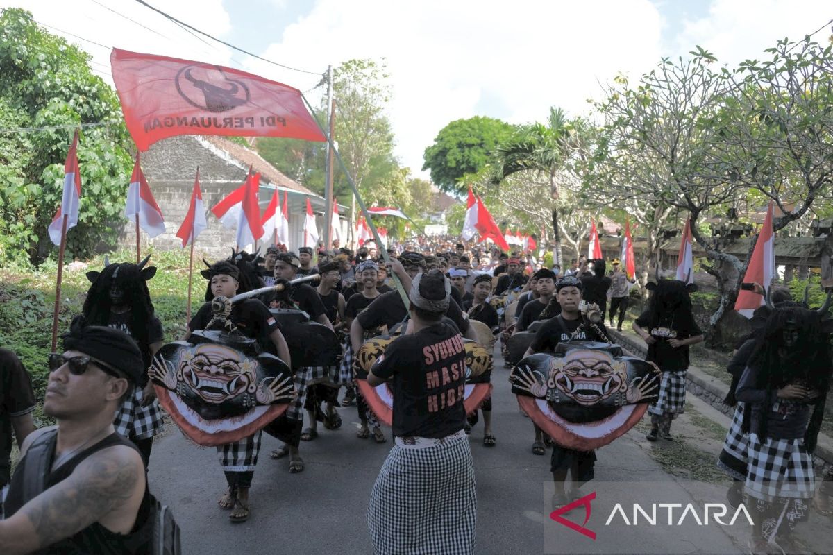 PDIP Bali terima aspirasi pendukung Nyoman Mulyadi usai didemo