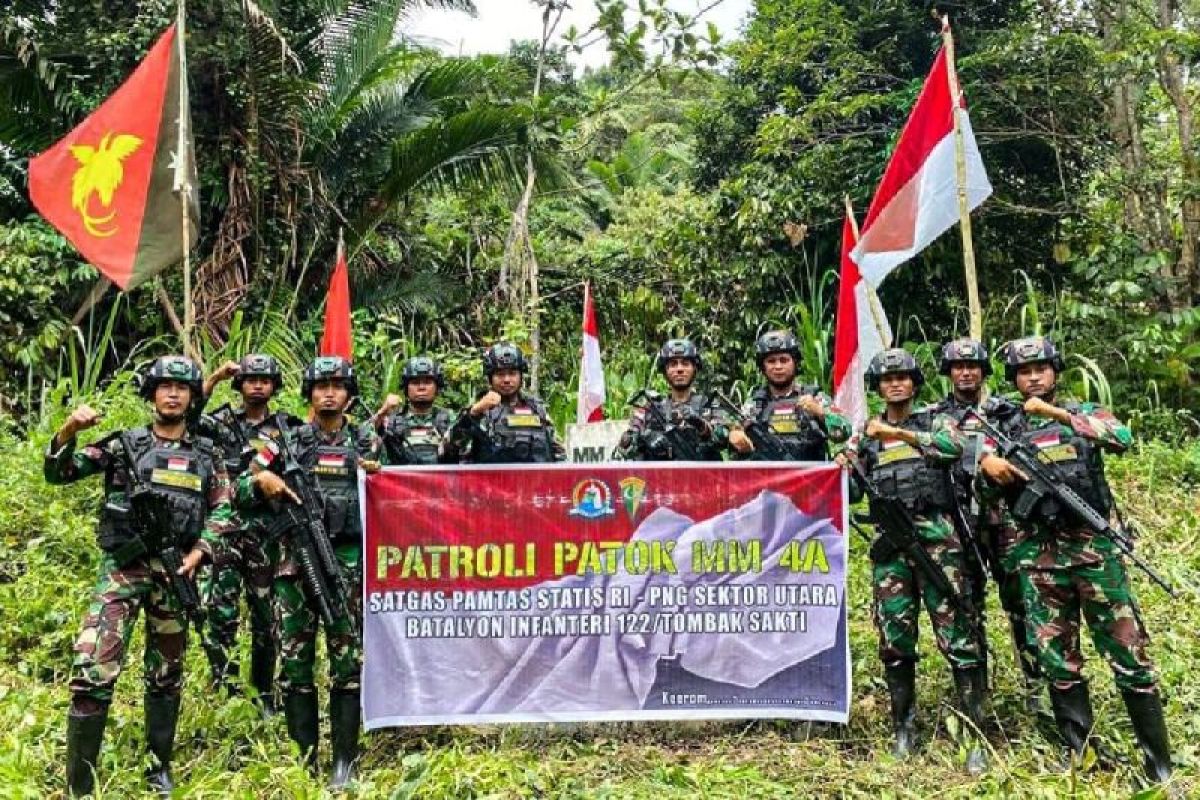 Satgas Yonif  patroli patok MM 4 A di perbatasan RI dan PNG