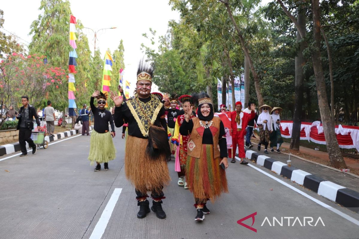 Kirab Budaya Hari Jadi ke-73 Kabupaten Bekasi hadirkan busana Nusantara