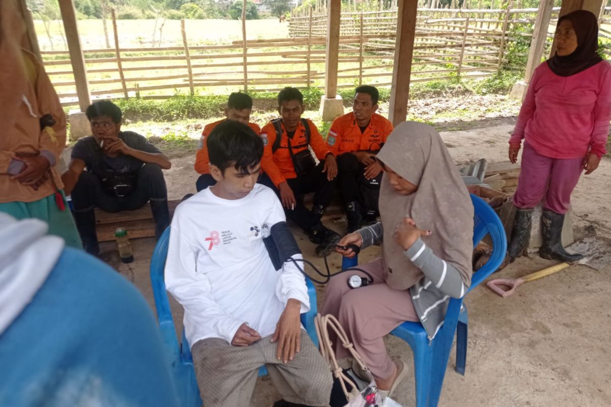 Tim SAR Mataram menemukan korban hilang di hutan dengan selamat