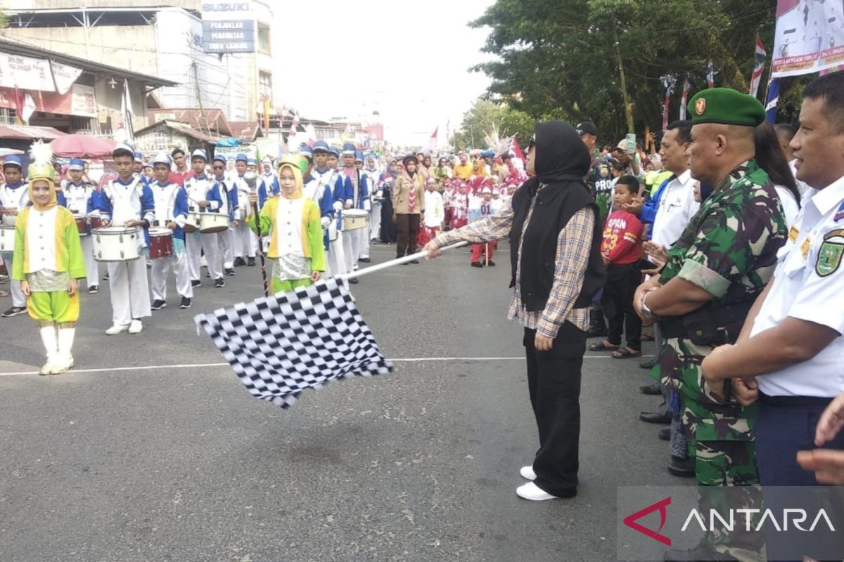 Ribuan pelajar ikut pawai meriahkan HUT RI di Rengat