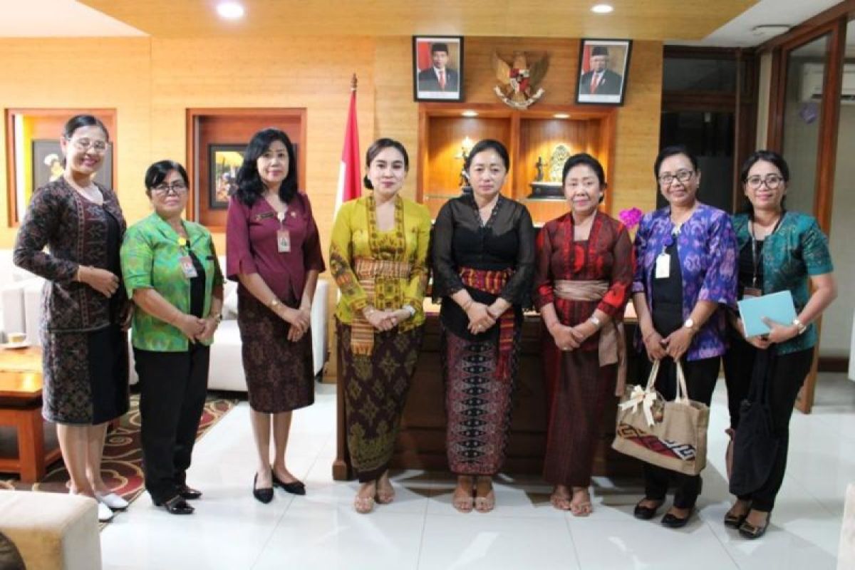 Parade Merah Putih siswa TK meriahkan HUT Kemerdekaan RI di Denpasar