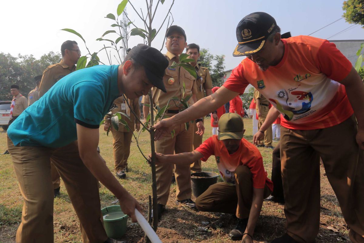 Atasi polusi, DKP Tangerang tambah bibit pohon kepada masyarakat