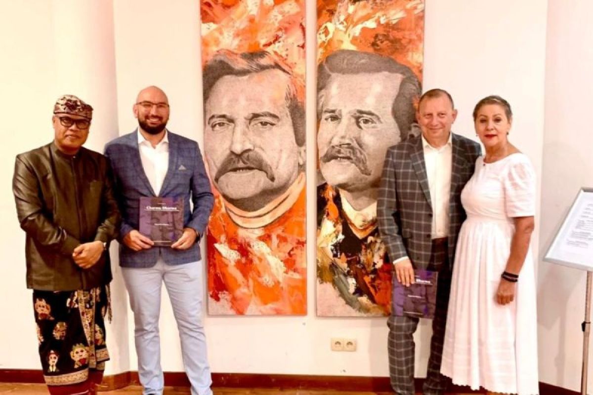 Rektor ISI Denpasar gelar pameran karya lukisan di Polandia