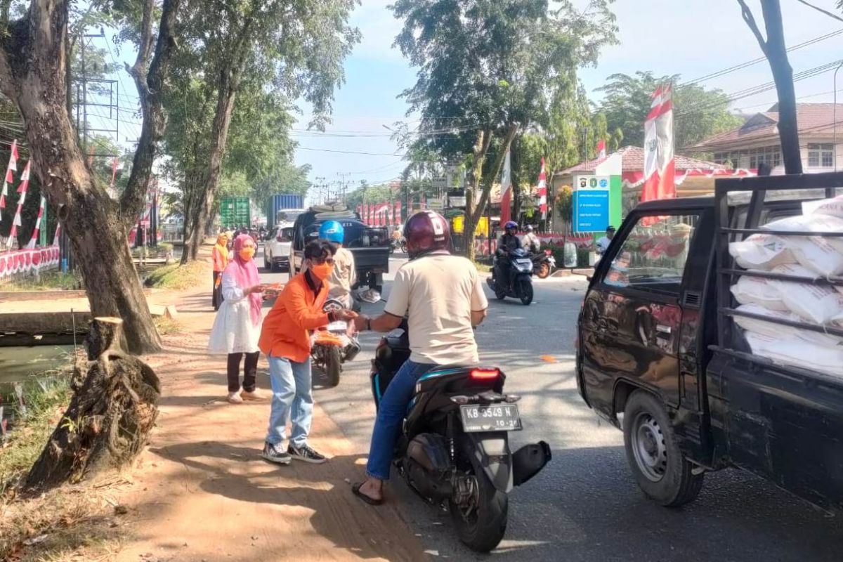 BPBD Kalbar membagikan 1.000 masker untuk lindungi dari kabut asap