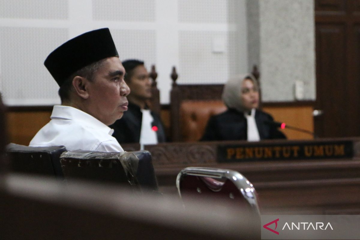 Mantan Kadistan Lombok Timur 7,5 tahun penjara