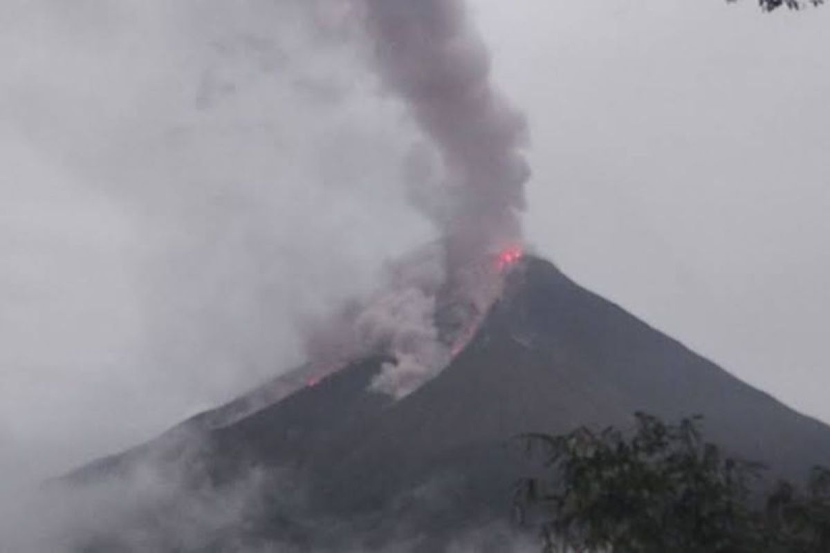 Warga diimbau waspadai awan panas guguran Gunung Karangetang