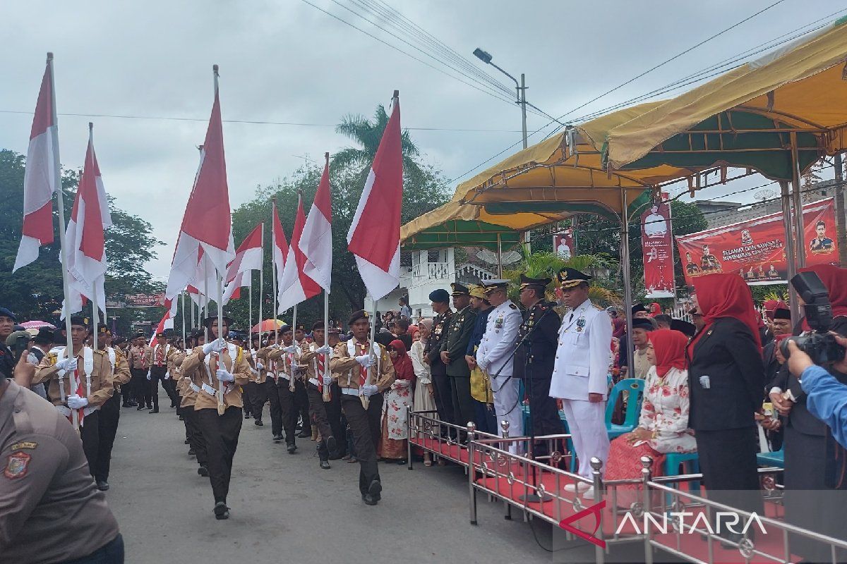 Ribuan warga antusias saksikan pawai HUT RI di Tanjung Balai