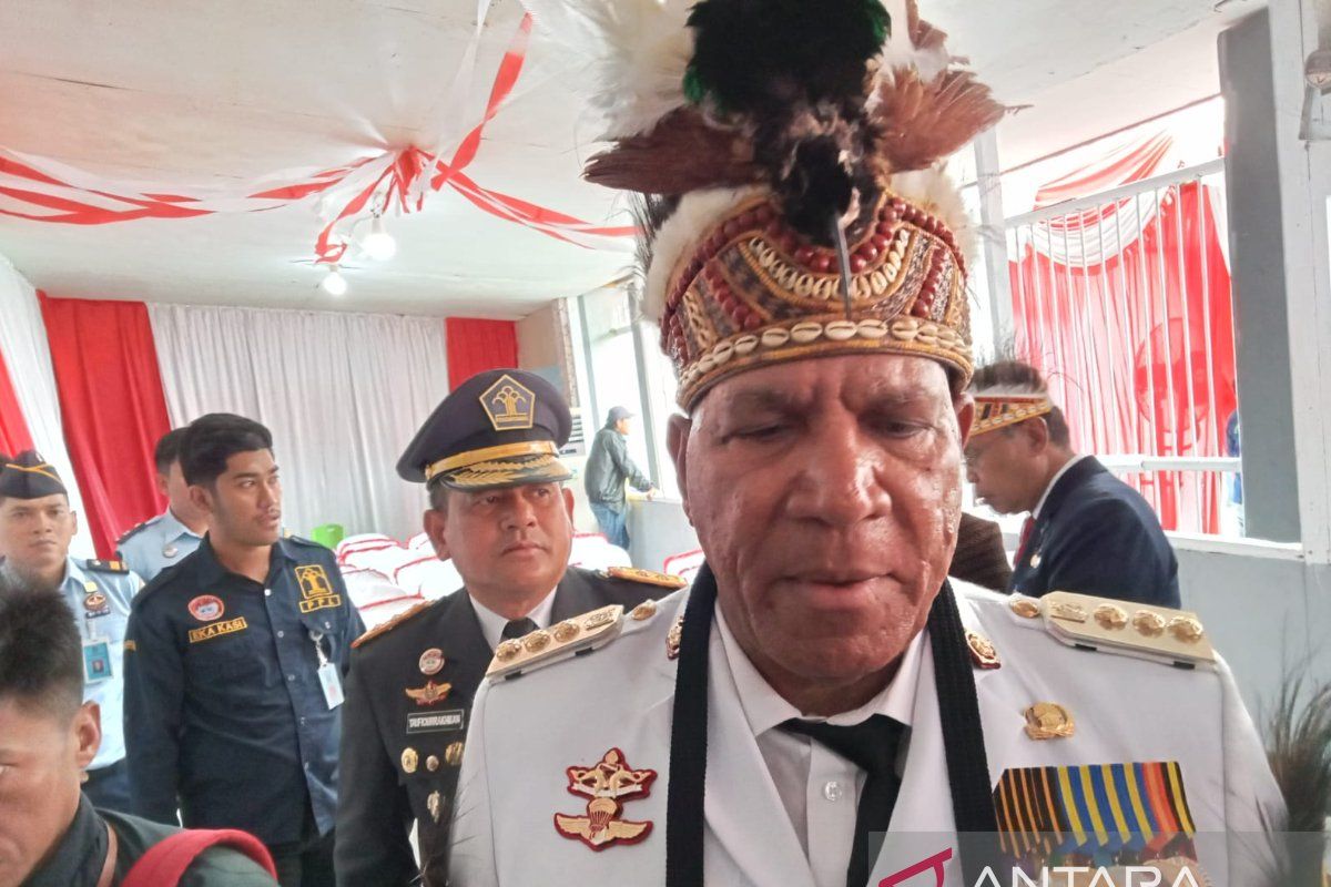 Gubernur Waterpauw minta TNI/Polri tangkap puluhan OTK di Fakfak