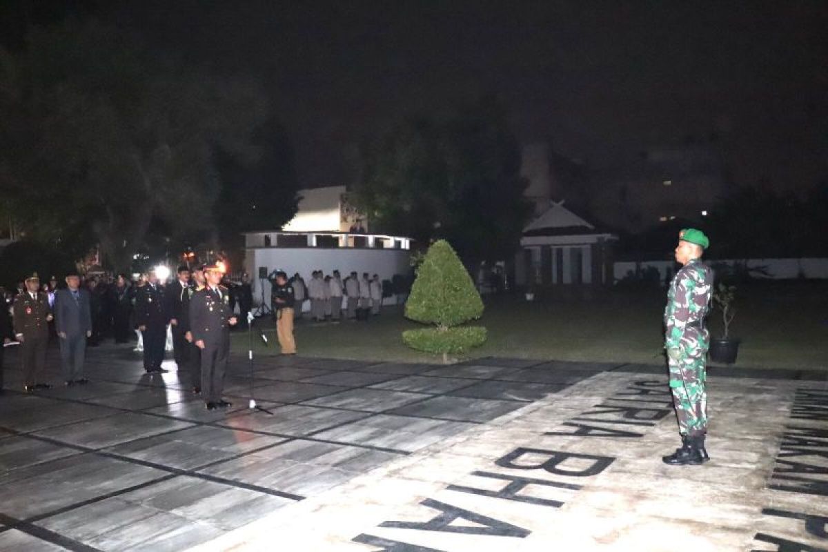 Kapolda pimpin renungan suci di makam pahlawan Jambi