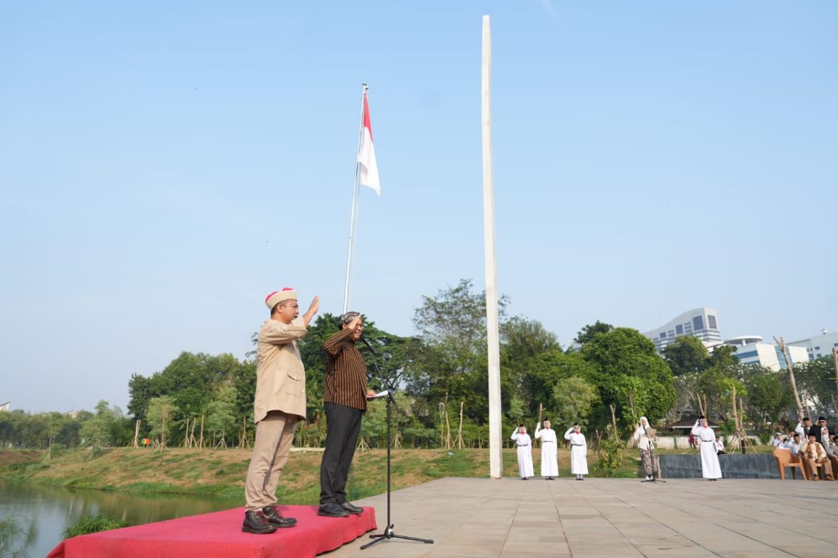 Anies Baswedan tercebur di waduk setelah  dihantam ketua RT