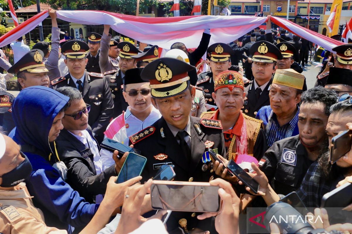 Polresta Banjarmasin kibarkan Bendera Merah Putih sepanjang 100 meter sambut HUT Ke-78 RI